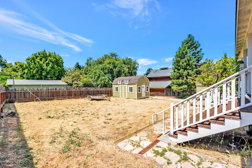 More Photos Of 602 W K St, Benicia Freestanding For Sale