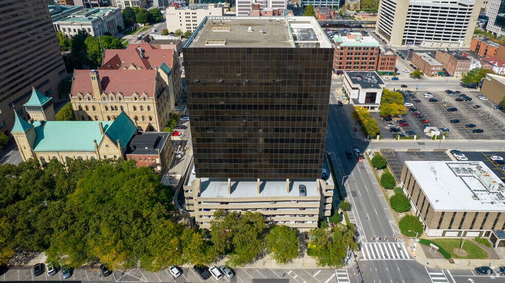 More Photos Of 140 E Town St, Columbus Office For Lease