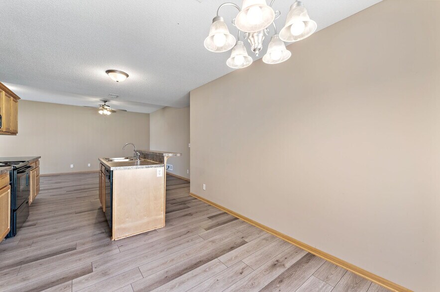 More Photos Of 4880-5015 Queen Ridge Ave, Kansas City Apartments For Sale