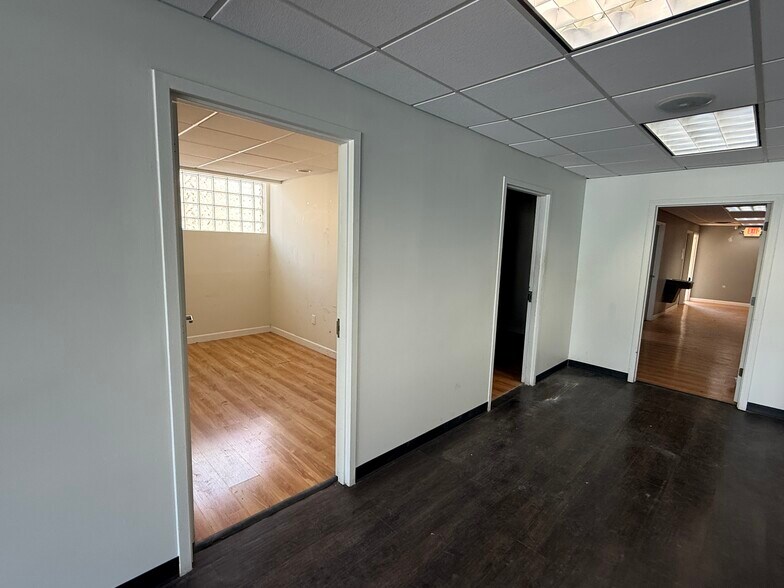More Photos Of 6465 Som Center Rd, Solon Storefront Retail Office For Lease