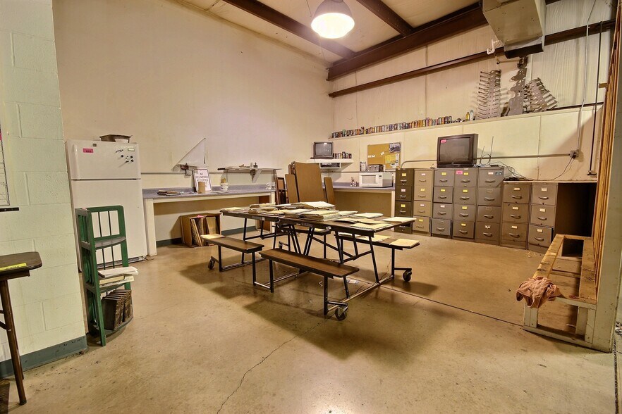 More Photos Of 1431 Production Rd, Fort Wayne Manufacturing For Sale