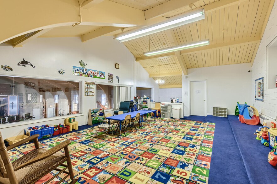 More Photos Of 2735 W 79th St, Chicago Religious Facility For Sale