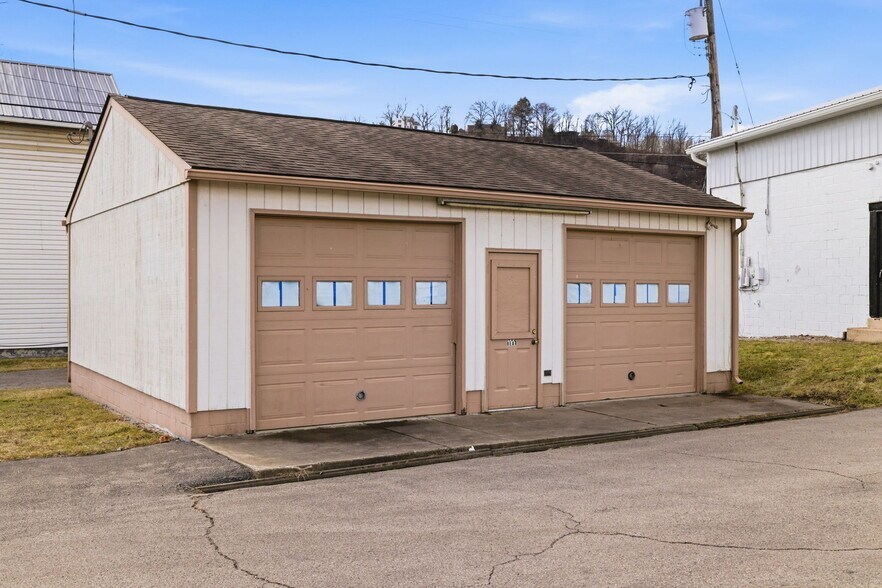 More Photos Of 400 5th Ave, New Brighton Auto Repair For Sale
