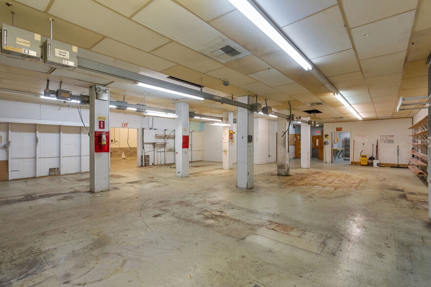 More Photos Of 13963 Timber Way, Timberville Office For Lease