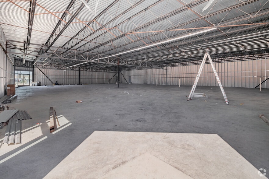More Photos Of 15910 University Oak, San Antonio Warehouse For Lease