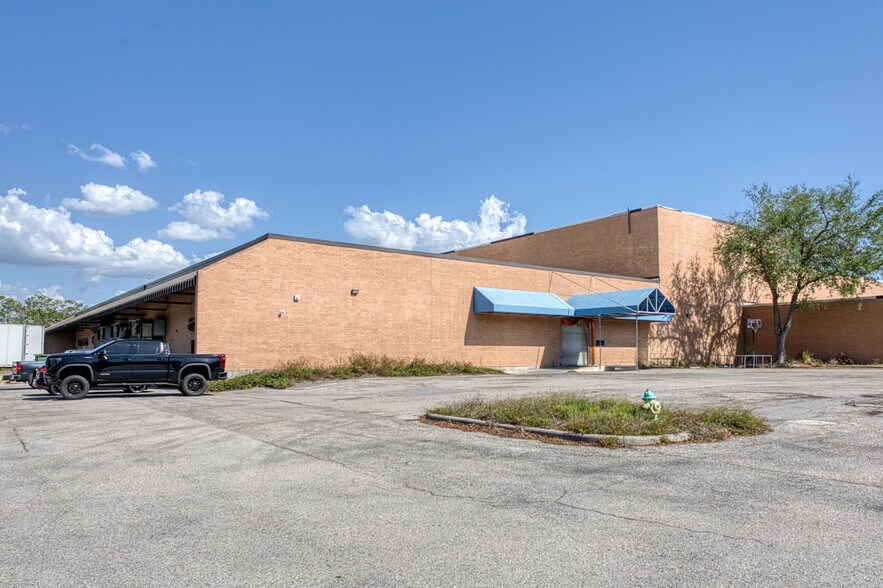 More Photos Of 1800 University Pky, Sarasota Warehouse For Sale