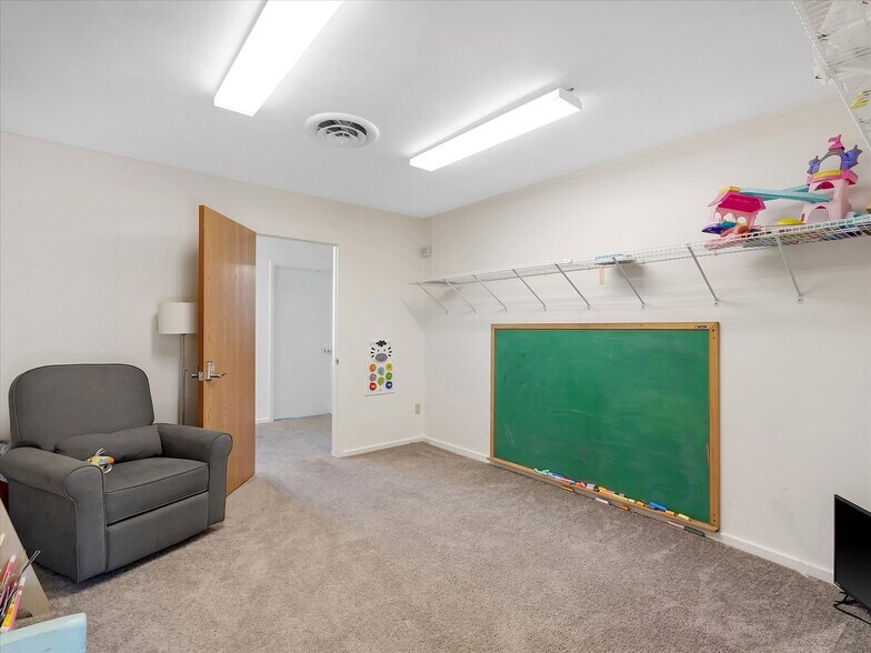 More Photos Of 411 Maple Ln, Hillsboro Office Residential For Sale