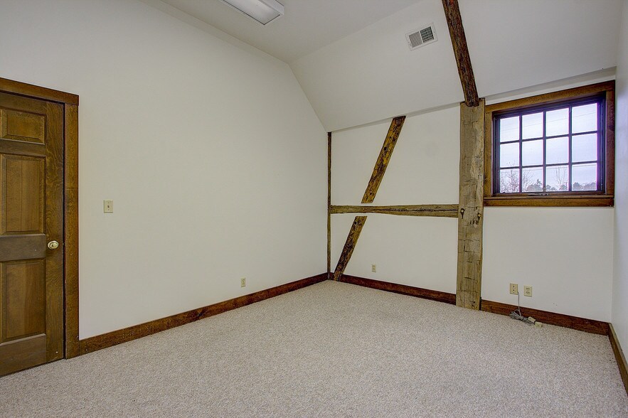 More Photos Of 14135 N Cedarburg Rd, Mequon Office For Lease