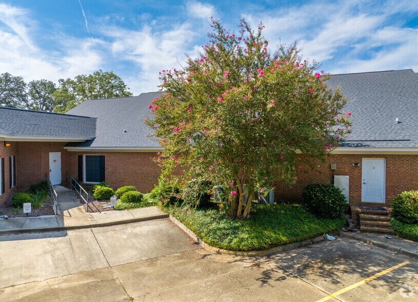 More Photos Of 2308 Palmyra Rd, Albany Medical For Lease