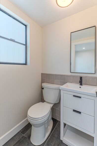 More Photos Of 3530 E Indian School Rd, Phoenix Office For Lease