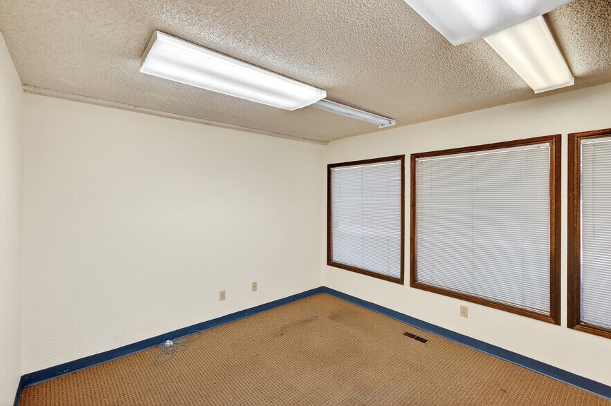 More Photos Of 524 N Mullan Rd, Spokane Loft Creative Space For Sale