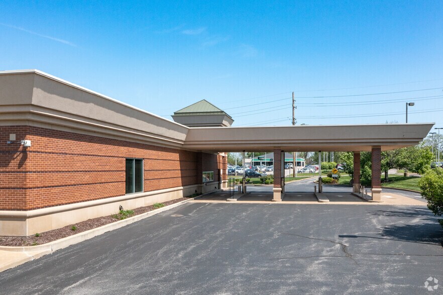 More Photos Of 5721 S Lindbergh Blvd, Saint Louis Bank For Lease