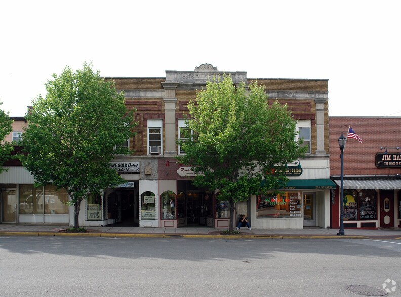 More Photos Of 104 Park Ave, Rutherford Storefront Retail Residential For Lease