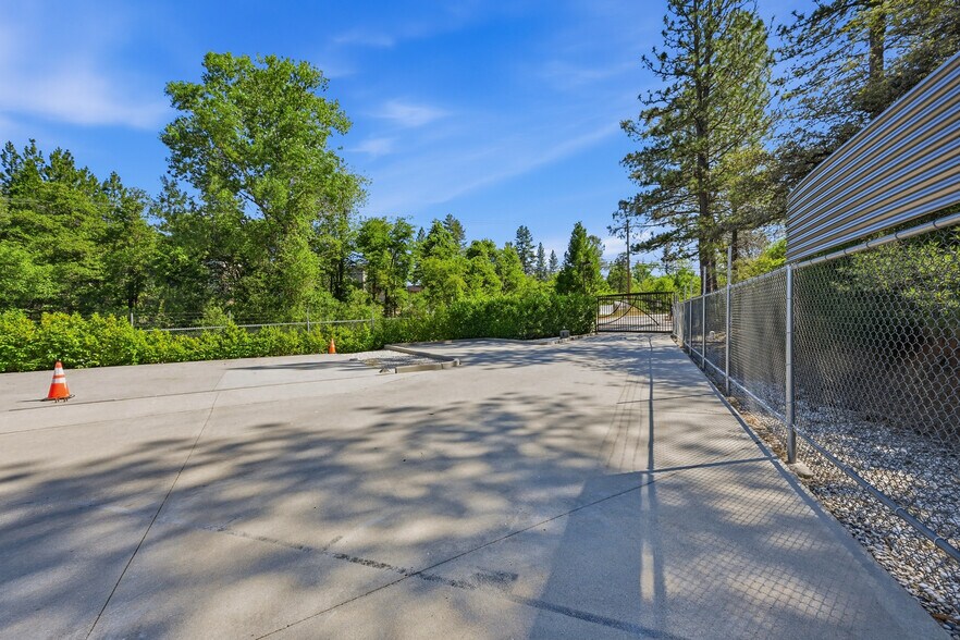 More Photos Of 1025 Idaho Maryland Rd, Grass Valley Warehouse For Lease
