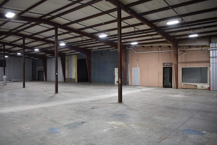 More Photos Of 216 Industrial Dr, Ridgeland Warehouse For Lease