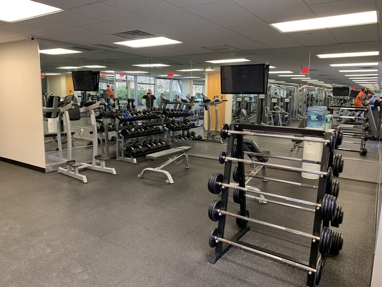 More Photos Of 2500 Westchester Ave, Purchase Office For Lease