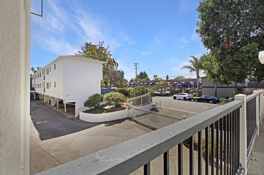 More Photos Of 1920 Latham St, Mountain View Apartments For Sale