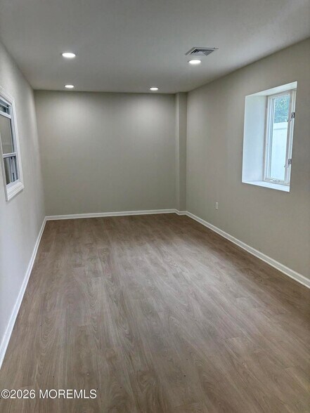 More Photos Of 1202 S Olden Ave, Hamilton Office For Sale