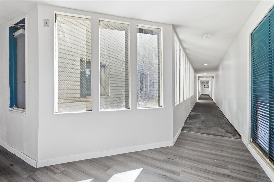 More Photos Of 8320 Lake City Way NE, Seattle Apartments For Sale