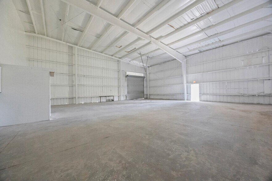 More Photos Of 9161 131st Pl N, Largo Warehouse For Lease