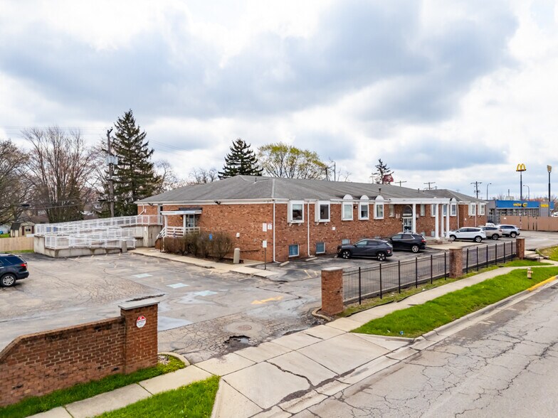 More Photos Of 50 Old Village Rd, Columbus Office For Lease