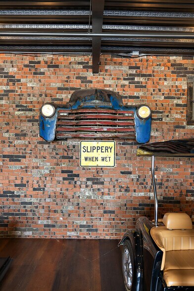 More Photos Of 148 Pit Ln, Pontiac Parking Garage For Sale