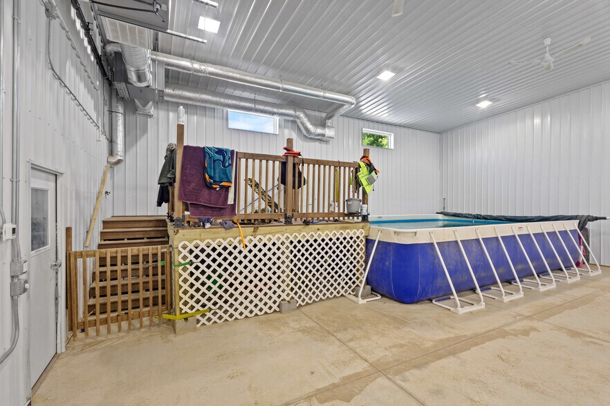 More Photos Of 390 Progress Dr, Cottage Grove Veterinarian Kennel For Sale