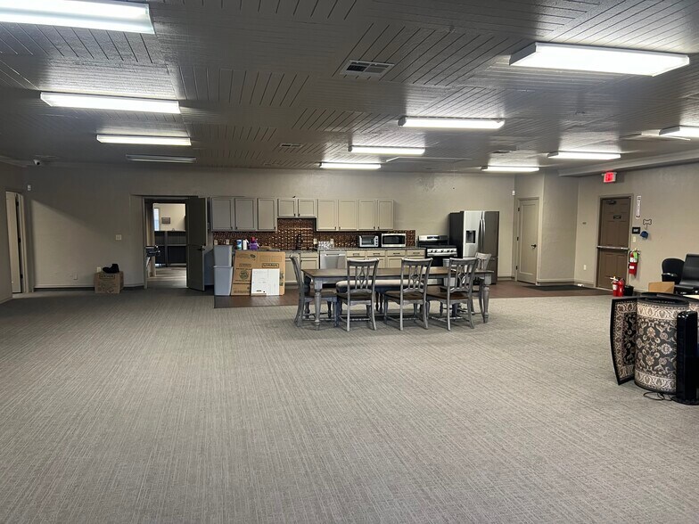 More Photos Of 1001 N Council Rd, Oklahoma City Office For Lease