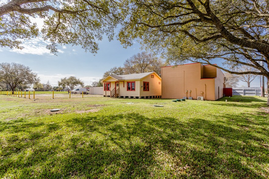 More Photos Of 15407 Highway 36, Needville Restaurant For Sale