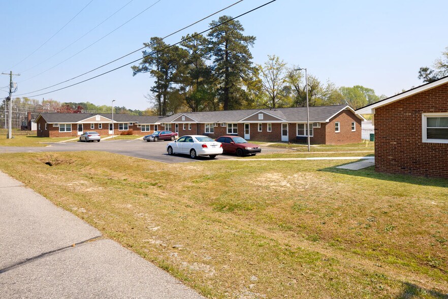 More Photos Of 1043-1053 Rulnick St, Fayetteville Apartments For Sale