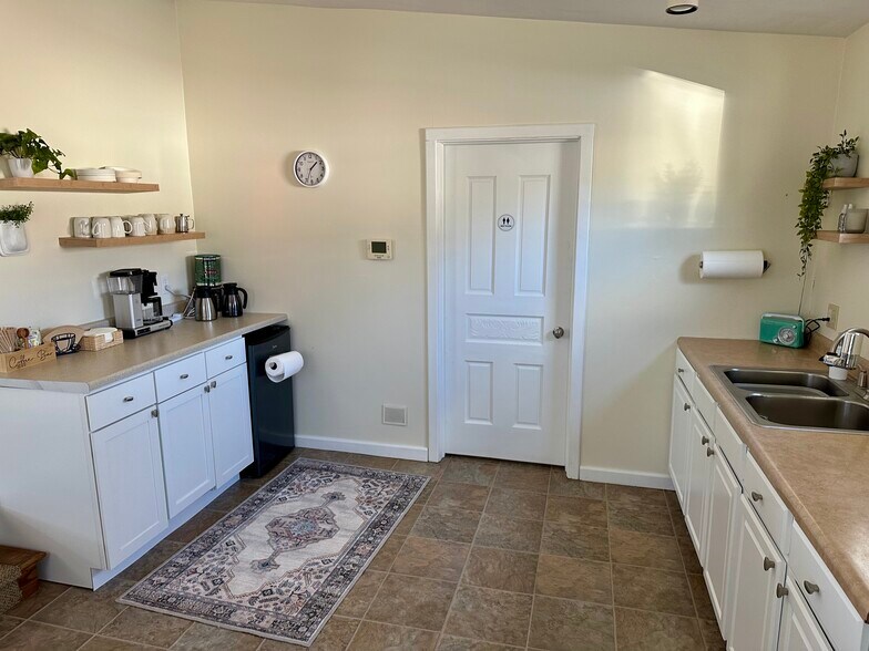 More Photos Of 708 Chicago St, Manitowoc General Retail For Sale