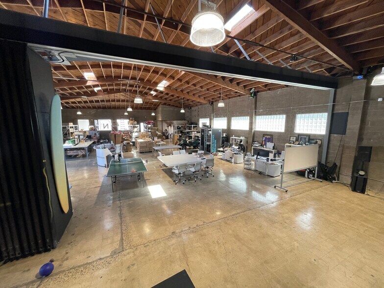 More Photos Of 1366 Hornblend St, San Diego Flex For Lease