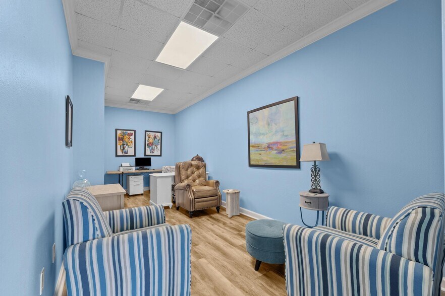 More Photos Of 913 Gulf Breeze Pky, Gulf Breeze Storefront Retail Office For Sale