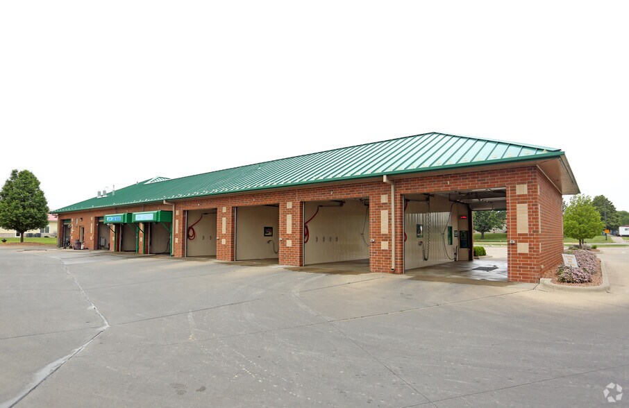 More Photos Of 1325 N Ankeny Blvd, Ankeny Carwash For Sale