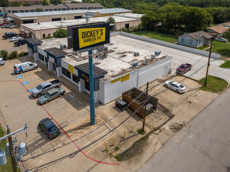 More Photos Of 1600 N Interstate 35 E, Lancaster Storefront Retail Office For Lease