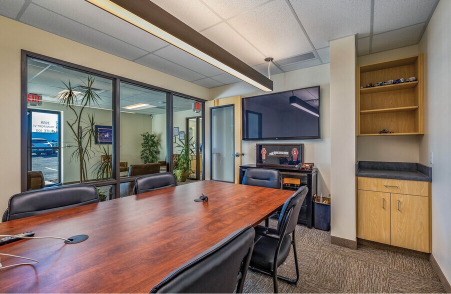 More Photos Of 3939 S Transport St, Boise Service For Lease