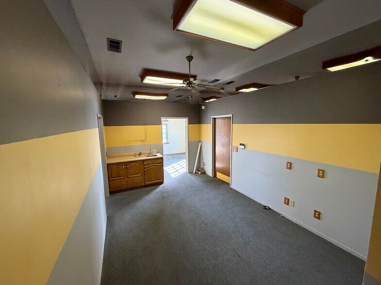 More Photos Of 1088 N Mooney Blvd, Tulare Freestanding For Lease