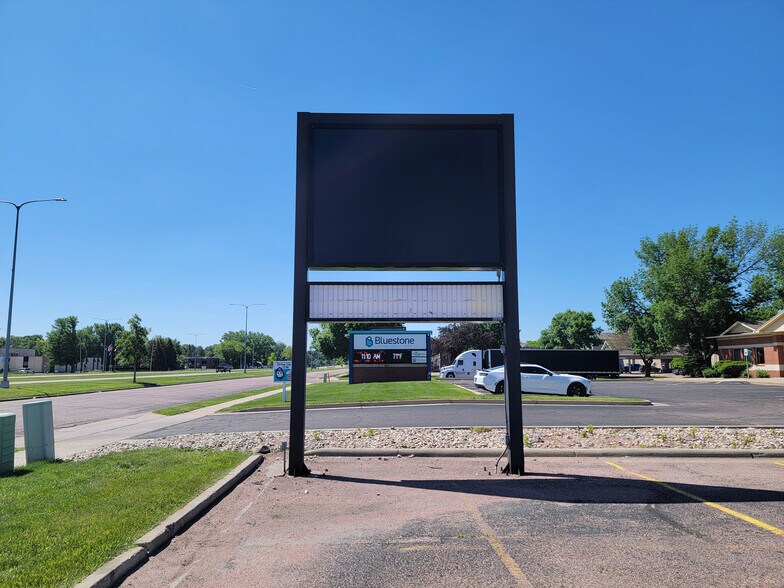 More Photos Of 909 N West Ave, Sioux Falls General Retail For Sale