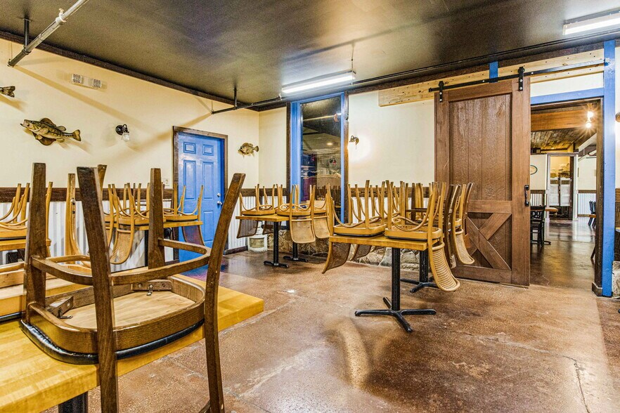 More Photos Of 131 New Warrington Rd, Pensacola Restaurant For Sale