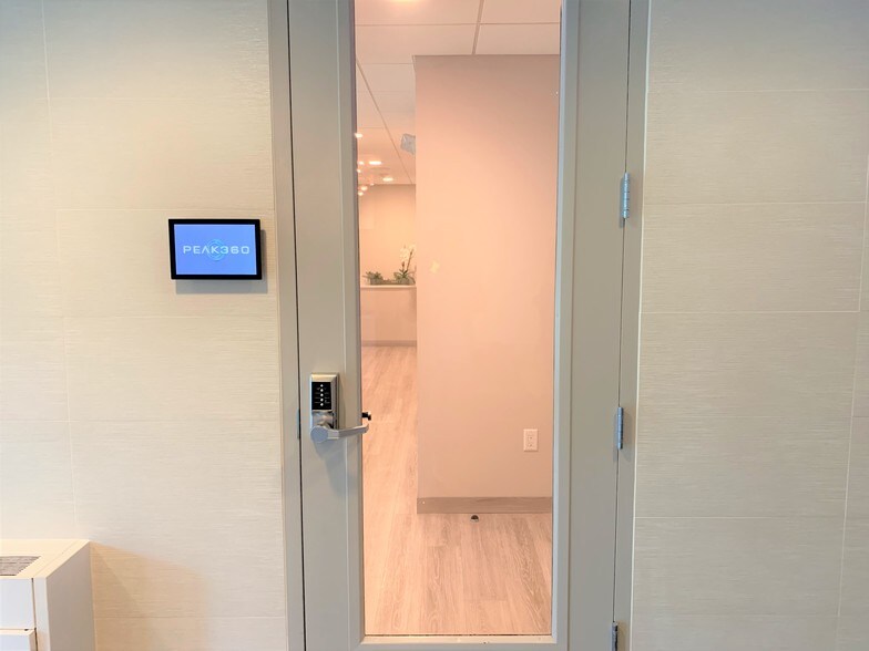 More Photos Of 67 Holly Hill Ln, Greenwich Office For Sale