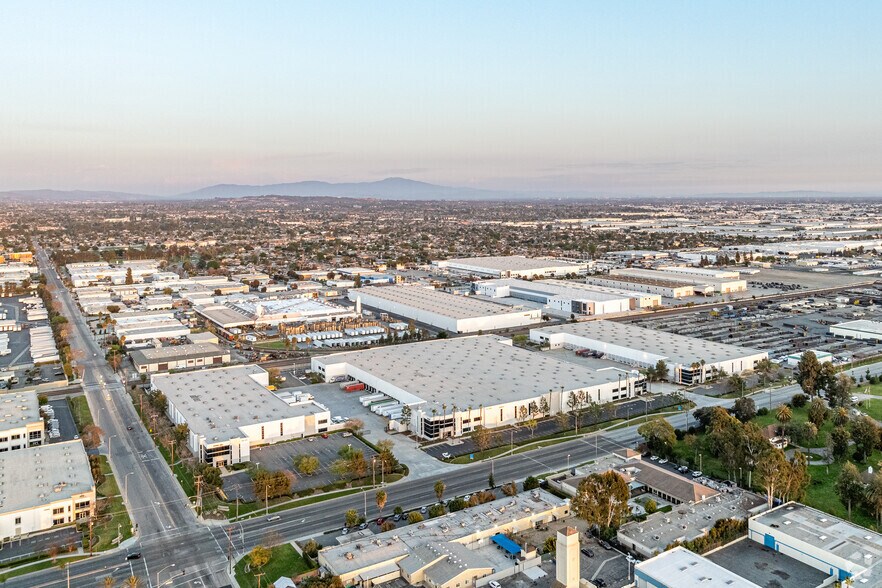 More Photos Of 11130-11290 Bloomfield Ave, Santa Fe Springs Distribution For Lease
