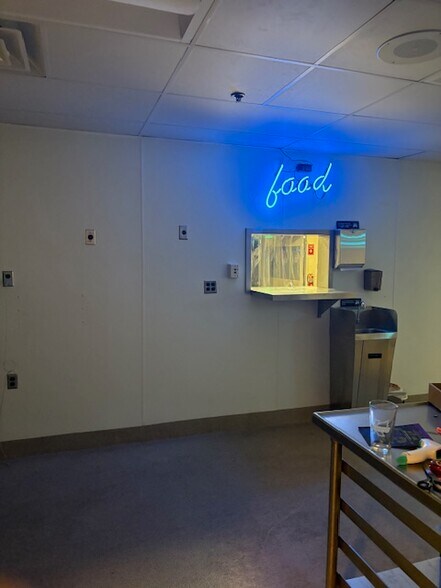 More Photos Of 5581 S 9th St, Kalamazoo Restaurant For Sale