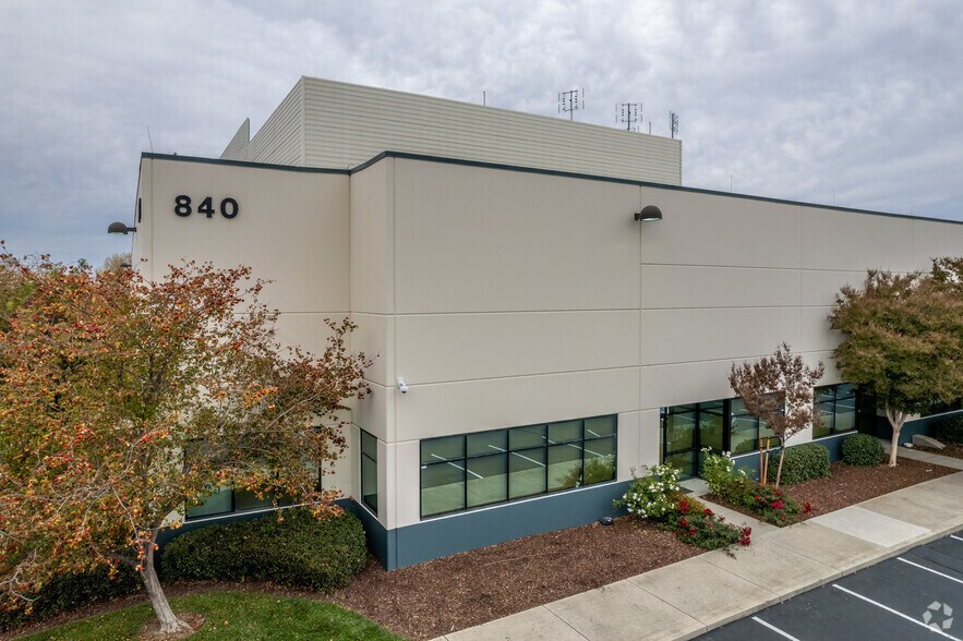 Primary Photo Of 840 Riverside Pky, West Sacramento Flex For Lease