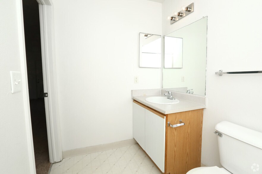 More Photos Of 6101-6103 Eagle Ridge Ln, Flint Apartments For Sale