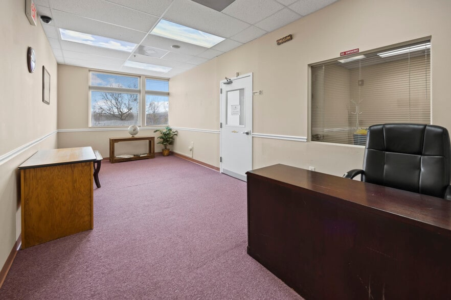 More Photos Of 1374 Whitehorse Hamilton Square Rd, Hamilton Office For Sale