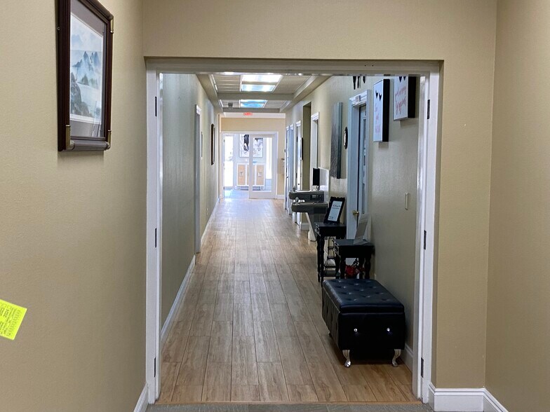 More Photos Of 316 S McKenzie St, Foley Office For Lease