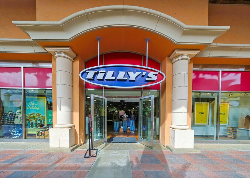 More Photos Of 1685 Simi Town Center Way, Simi Valley Unknown For Lease