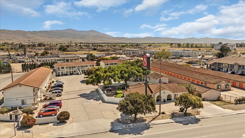 More Photos Of 1013 Front St, Soledad Hotel For Sale