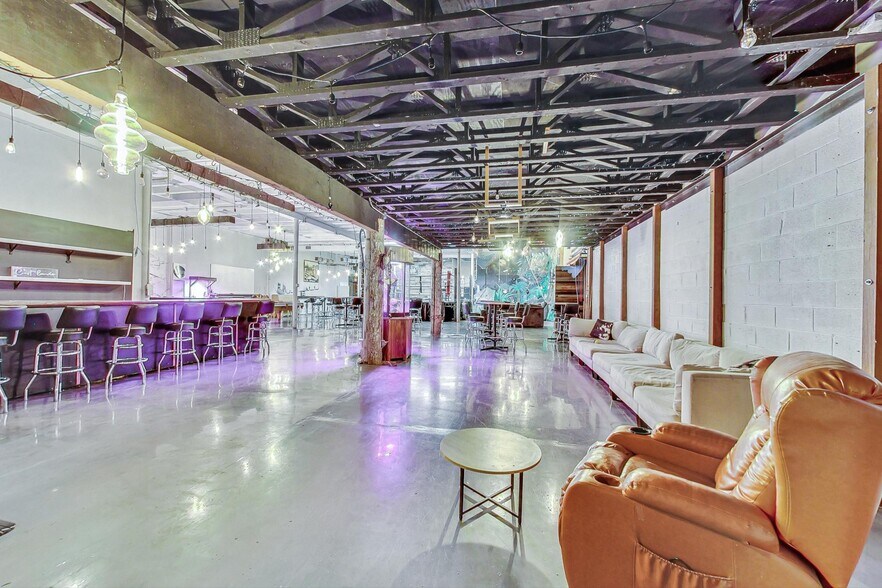 More Photos Of 3693-3705 W Grand Ave, Chicago Warehouse For Sale