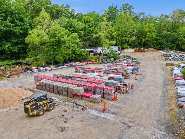 More Photos Of 11501 Popes Head Rd, Fairfax Garden Center For Sale